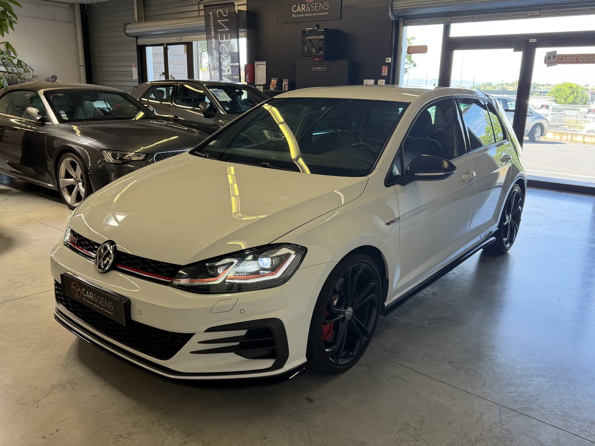 Volkswagen Golf VII - TCR / CarVertical / Echappement Akrapovic / Apple Carplay / Caméra