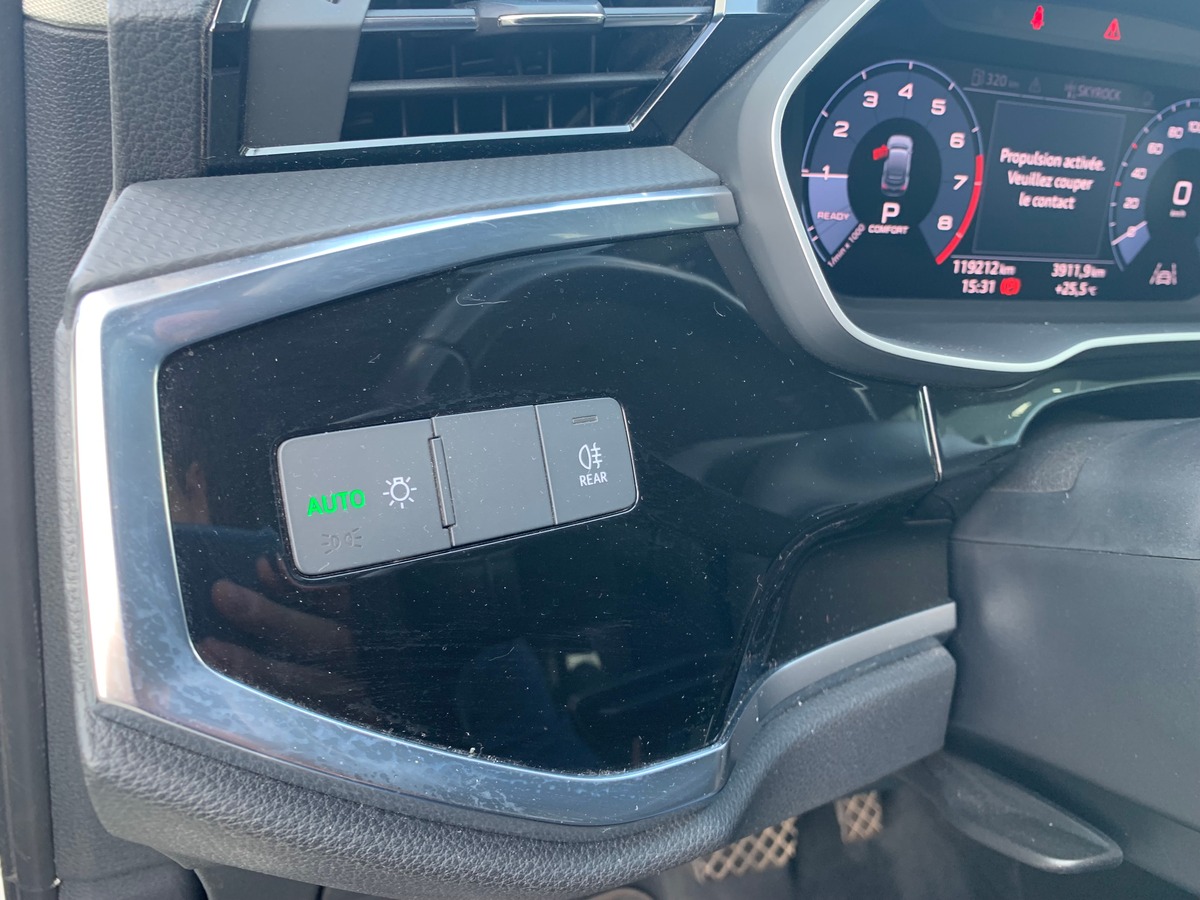 Audi Q3 Sportback 150 | Premiére MAIN | Design | Apple car play | Attelage amovible | Entretien AUDI