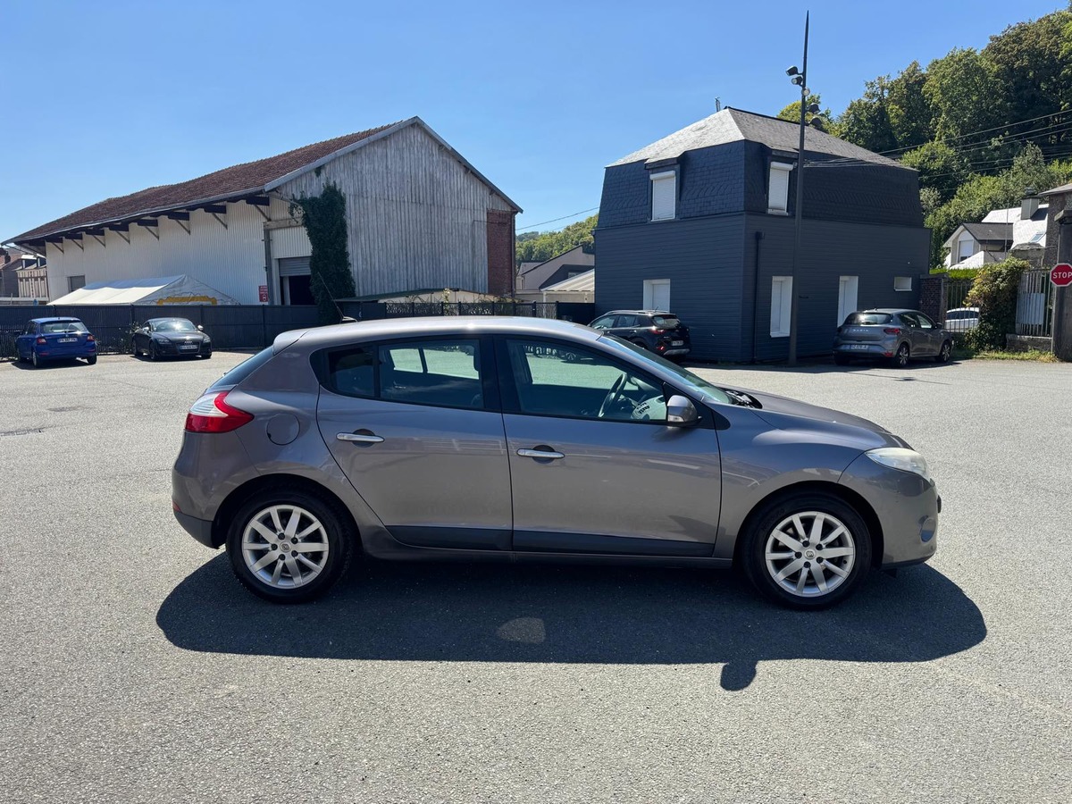 RENAULT Megane 3 2.0 i 16V CVT-BVA 140 Privilège - boite automatique - Garantie
