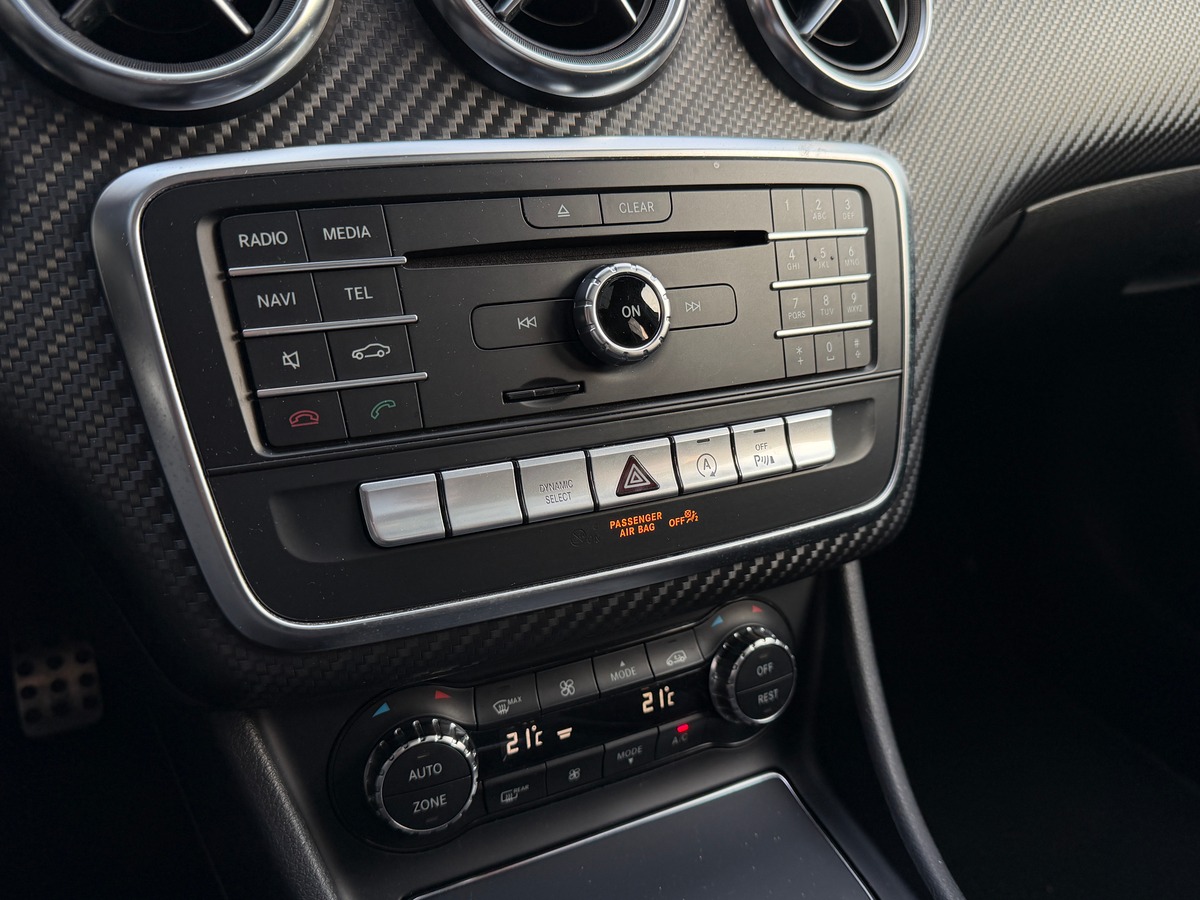 Mercedes-Benz Classe A 180 d Pack AMG Fascination 1.5 d 7G-DCT 110 cv
