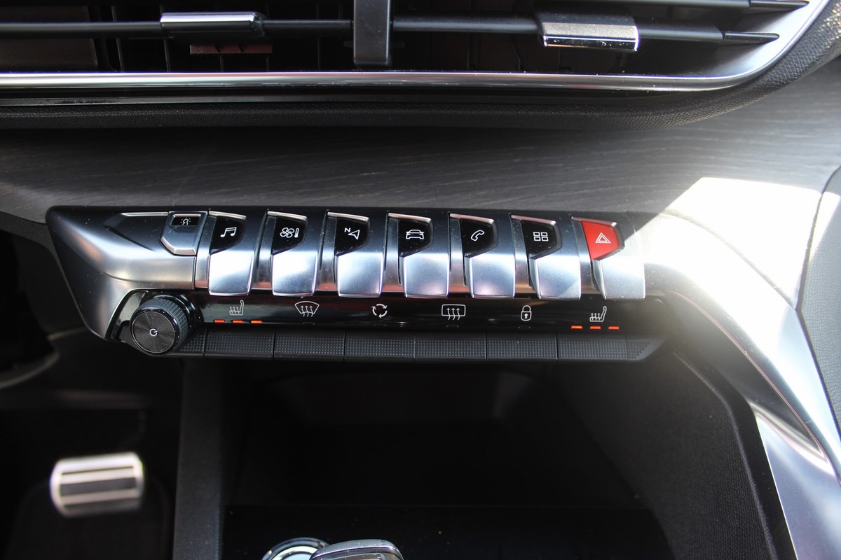 Peugeot 3008 II 2.0 BLUEHDI 180 ch GT EAT6 + CARPLAY + CUIR