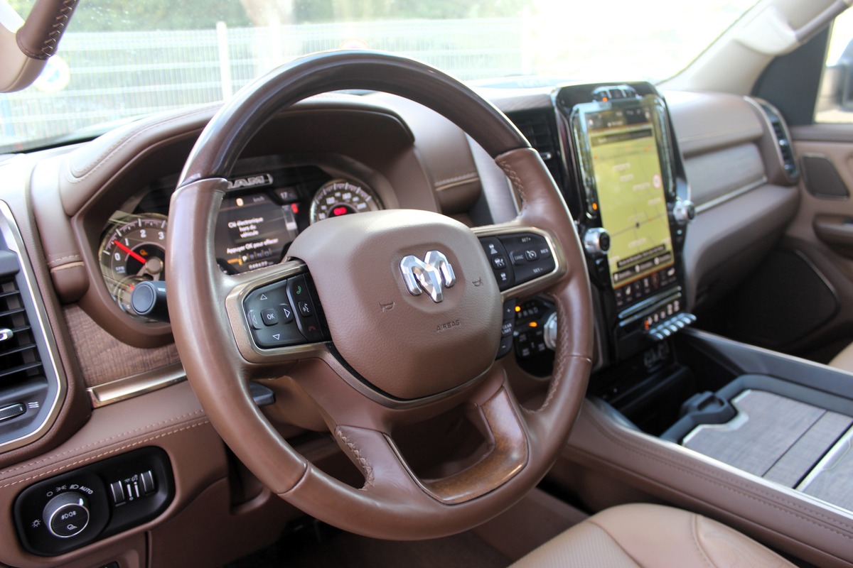 Dodge RAM CREW CAB 1500 5.7 V8 396 ch LARAMIE EDITION LONGHORN / RAM BOX / CARPLAY / ATTELAGE / E85