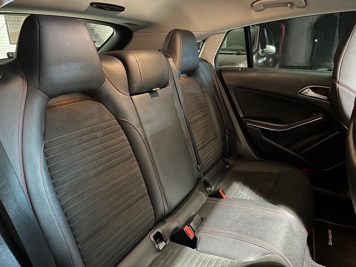 Mercedes Benz CLA 220 cdi AMG LINE