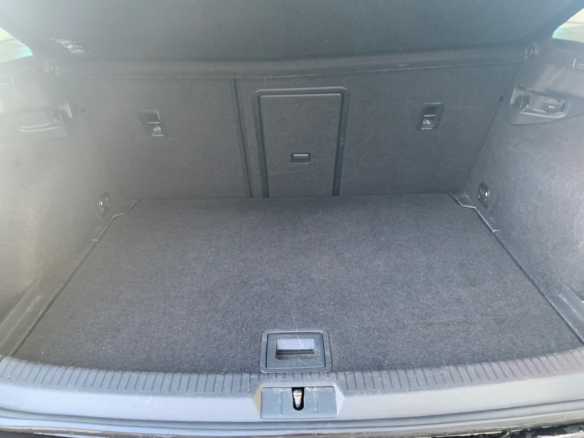 Volkswagen Golf 150 | Carat | JA 18" Durban | Suspensions Sport | Régulateur vitesse et de distance