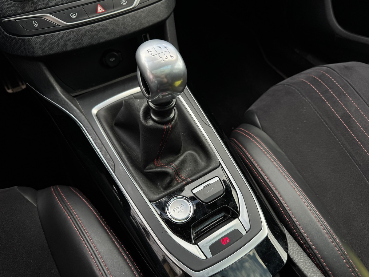 Peugeot 308 GT II (T9) 1.6 THP 205 cv - Entretiens Peugeot - Toit Panoramique