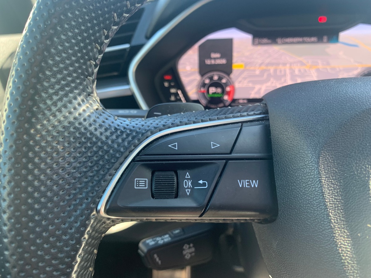 Audi Q3 150 ch | S line | Toit ouvrant | Caméra de recul | Apple car play | Attelage | Régulateur