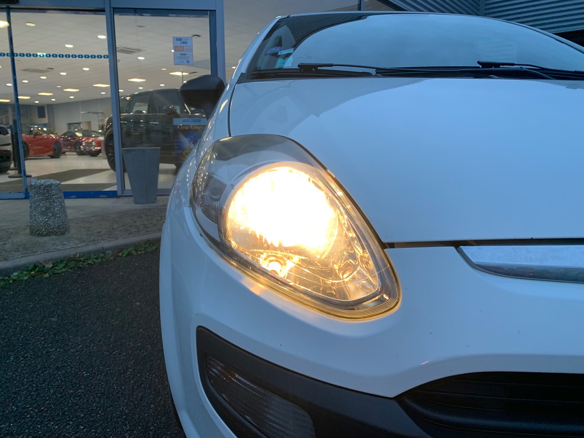 Fiat Punto 69 ch | Radio CD MP3 | Vitres avant électriques | Airbags | ABS | Commandes Radio volant