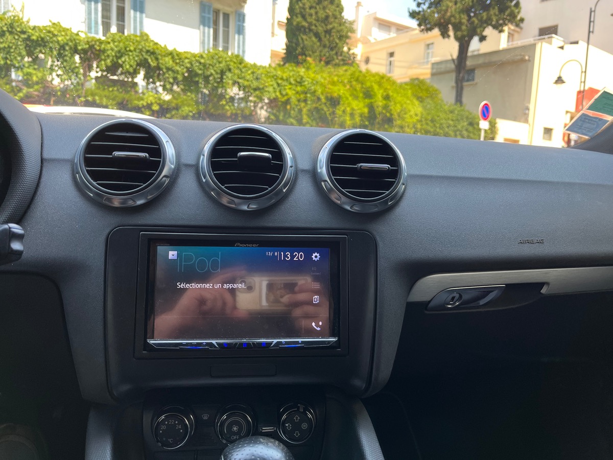 Audi TT 2.0 TFSI 200 cv / S line/  GPS / Jantes noires / Feux teintés  / intérieur cuir