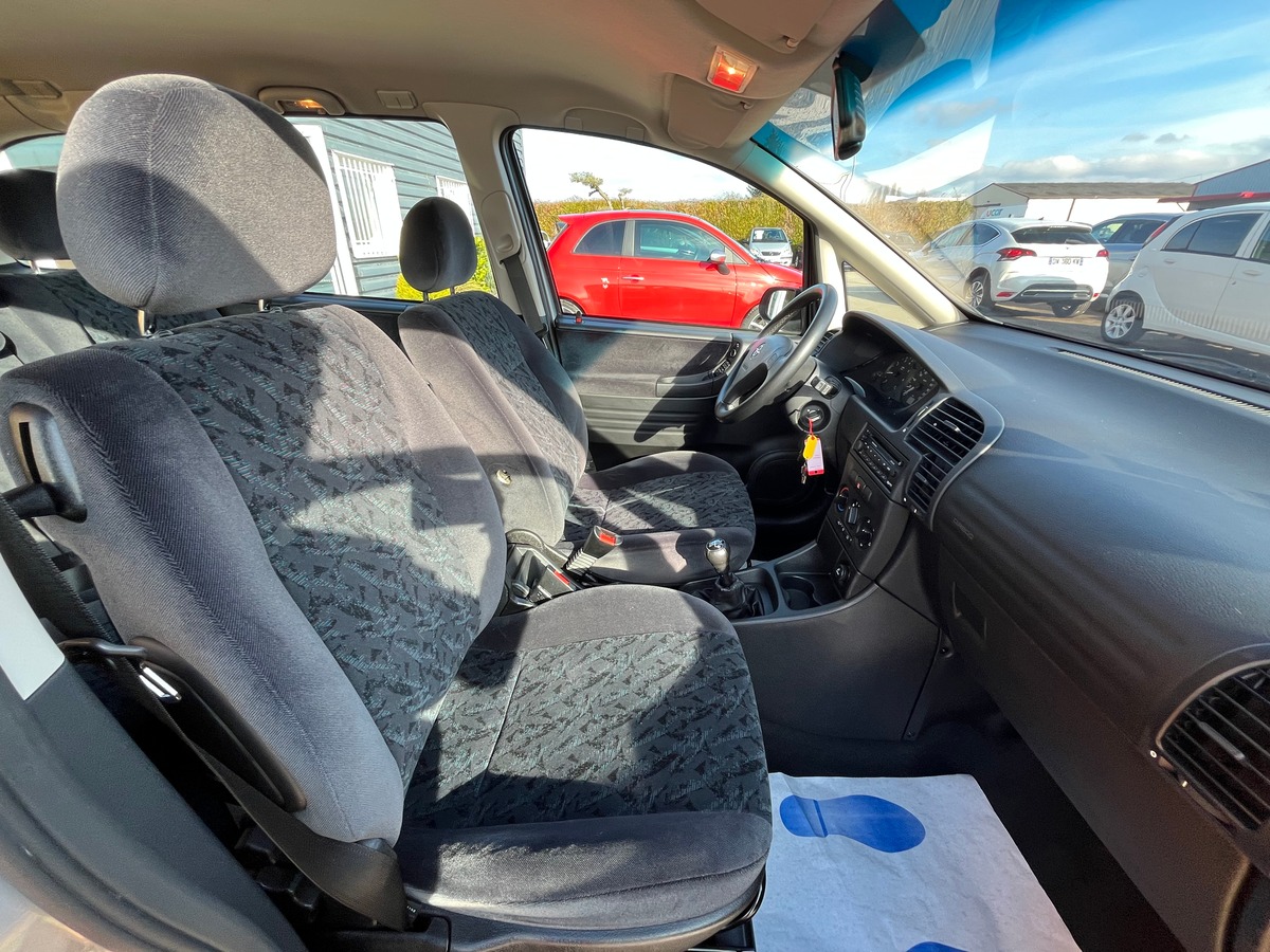 Opel Zafira A 1.8 i 125 CH ELEGANCE 7 PLACES 1ERE MAIN