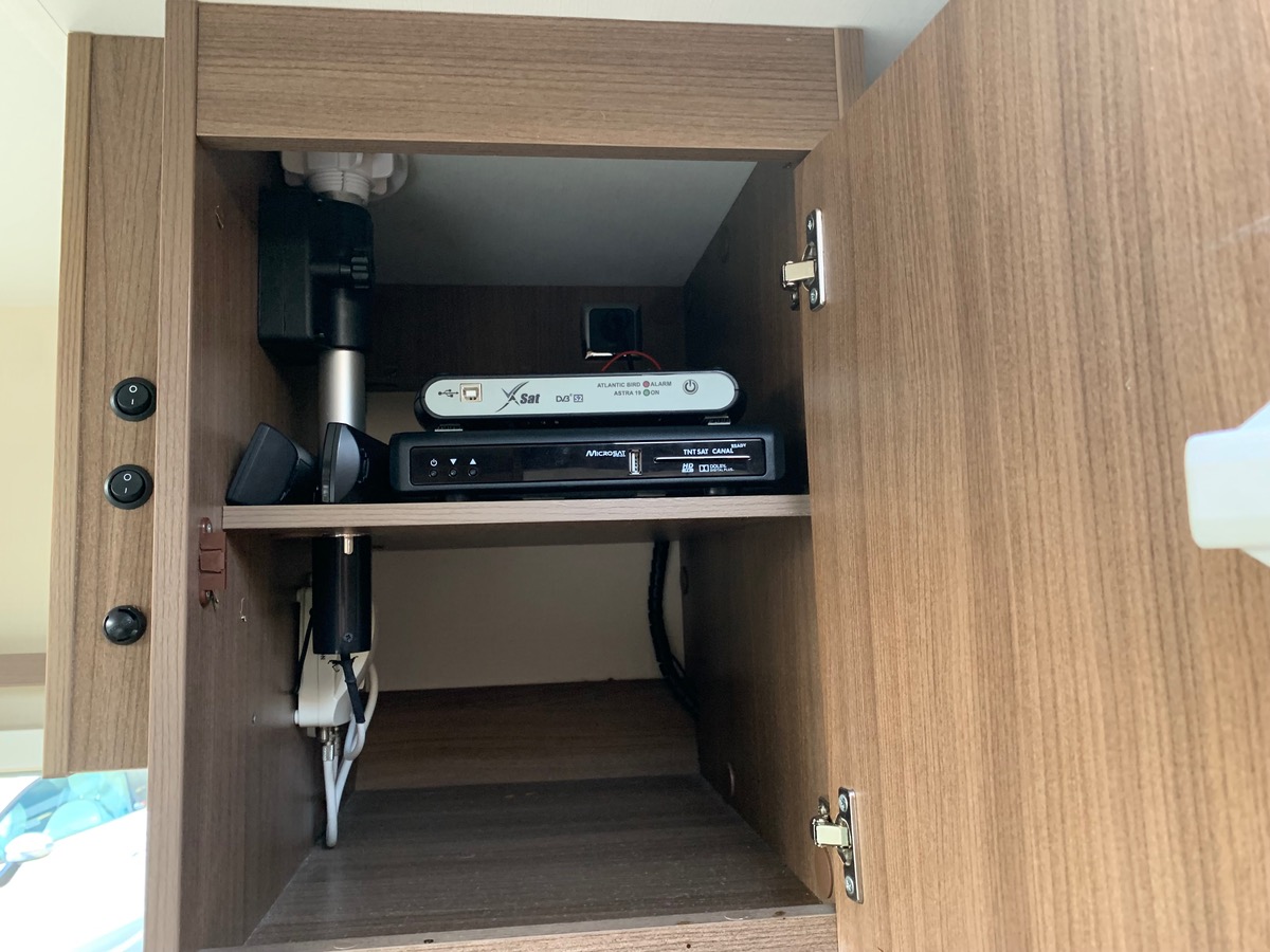 Ford Challenger 155 ch | 2,2 litres | GENESIS 288 EB Profilé | 3 Couchages | Caméra de recul