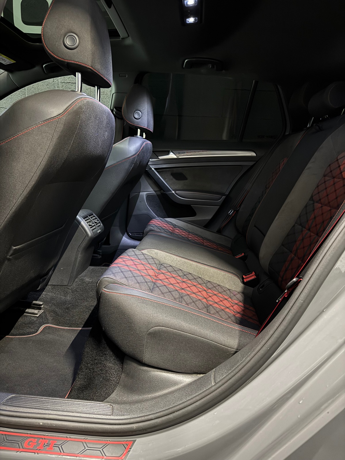 Volkswagen GOLF 7 GTI TCR 2.0 TSI 290CH DSG7 PURE GREY