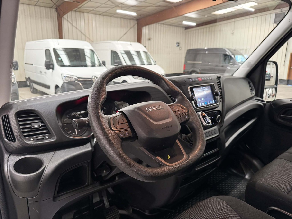 Iveco Daily 35C18 HI-MATIC 180cv plateau roues jumelées 51.452 kms
