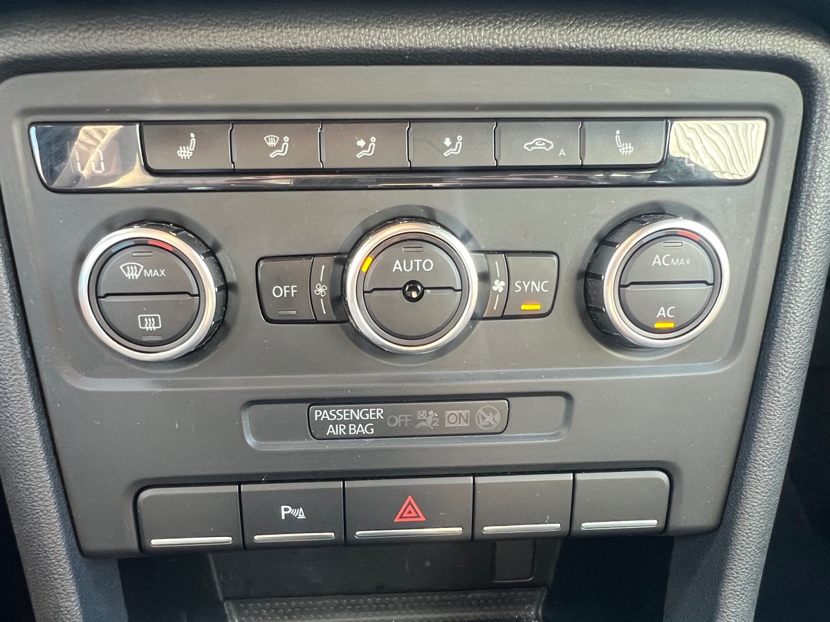 Volkswagen Beetle VINTAGE 1,2L  105cv, SUIVI COMPLET, GPS, SIEGES CHAUFFANTS