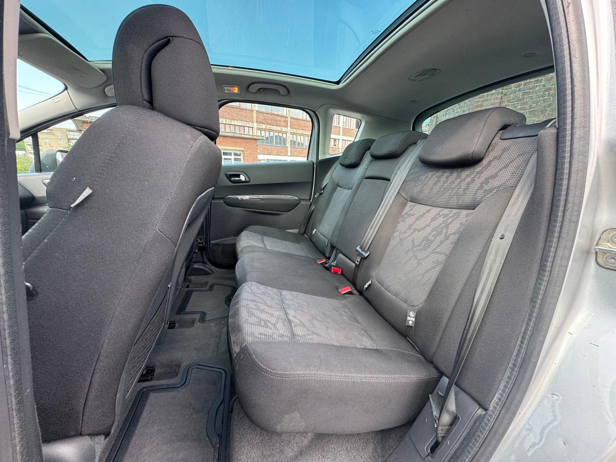 Peugeot 3008 1.6 HDI PREMIUM PACK