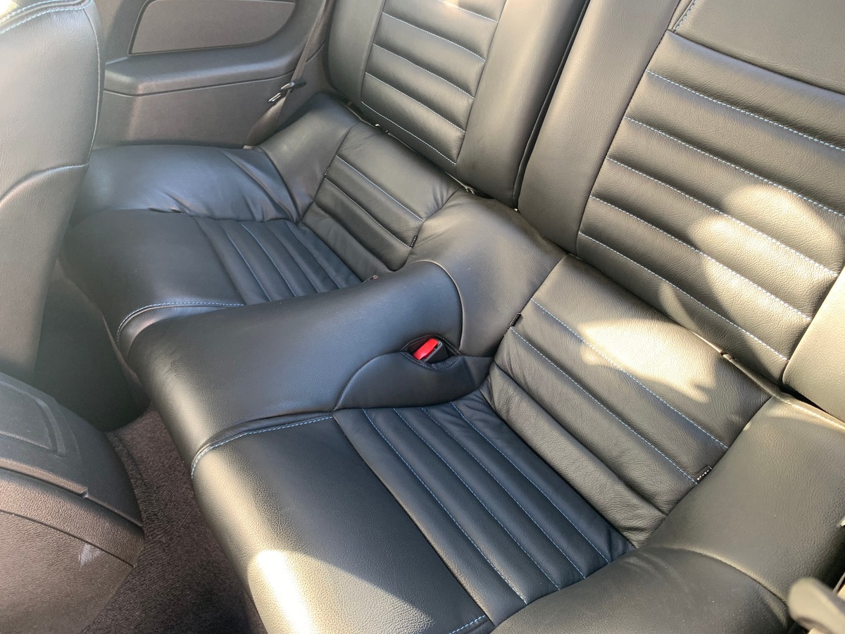 Ford Mustang 304 chevaux | V6 3.7L | Intérieur CUIR | Couleur Bleu Kona | Boite manuelle 6 vitesses