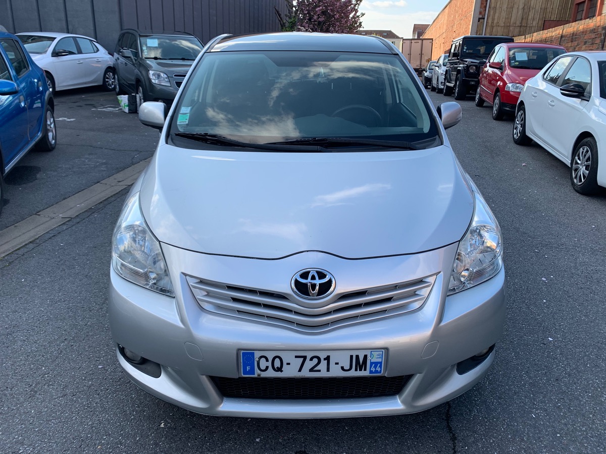Toyota Verso 2.0 D-4D 128 CH 1rs mains en 4XCBL