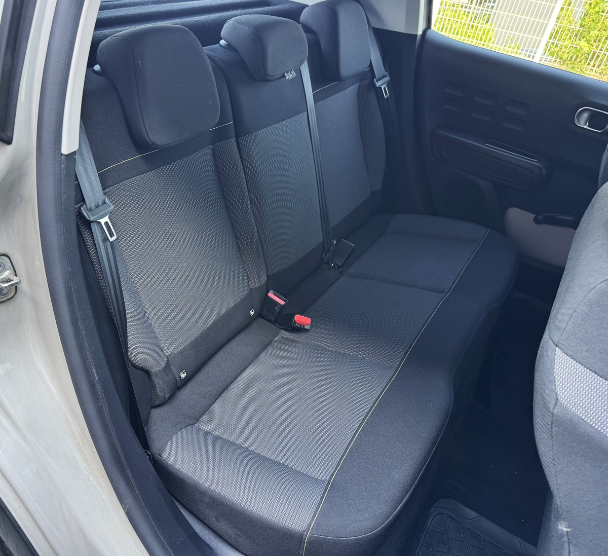 Citroën C3 (2) C-SERIES 1.5 BLUEHDI 100 Ch / 1ere MAIN / FULL LEDS VISION / CARPLAY / CLIM AUTO