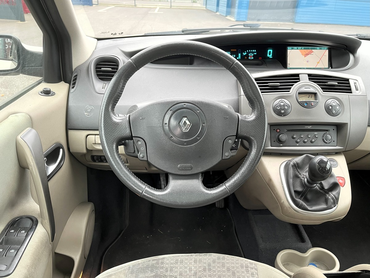 RENAULT Scenic II (2) 1.9 DCI 130 FAP EXPRESSION + attelage