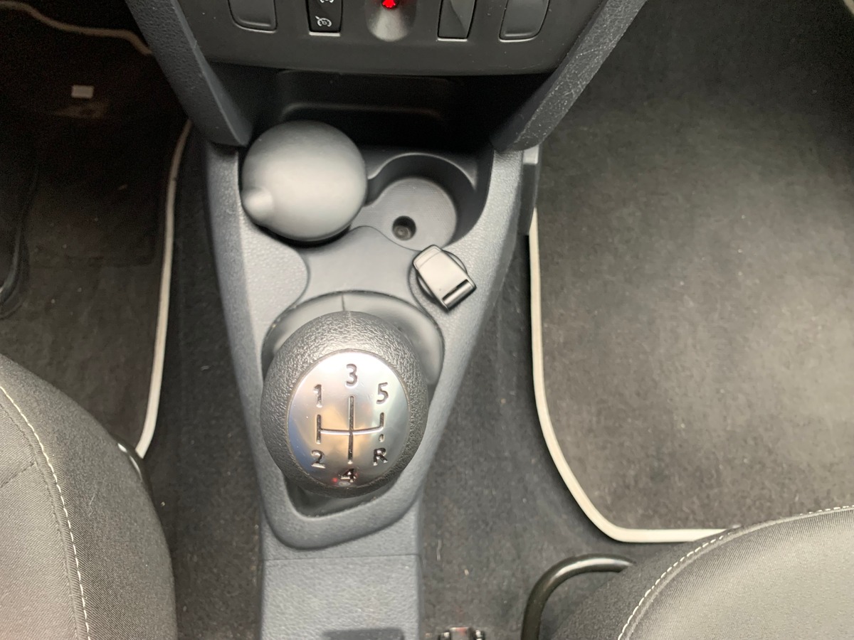 Dacia Sandero 90 ch | Lauréate | Phase 2 | GPS | Régulateur de vitesse | Climatisation | Bluetooth