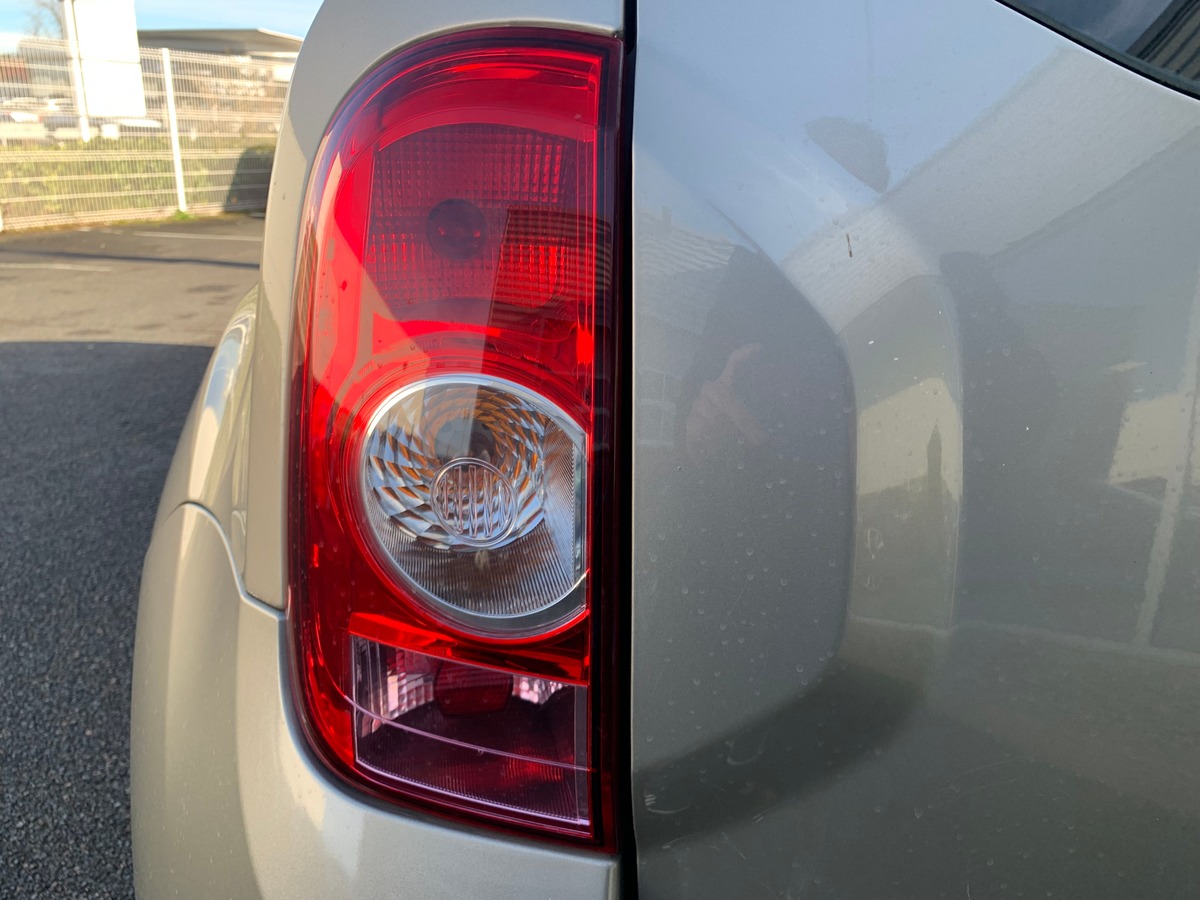 Dacia Duster 105 ch | Laureate | Bioethanol | Roue secours | Climatisation | Radio mono-CD MP3