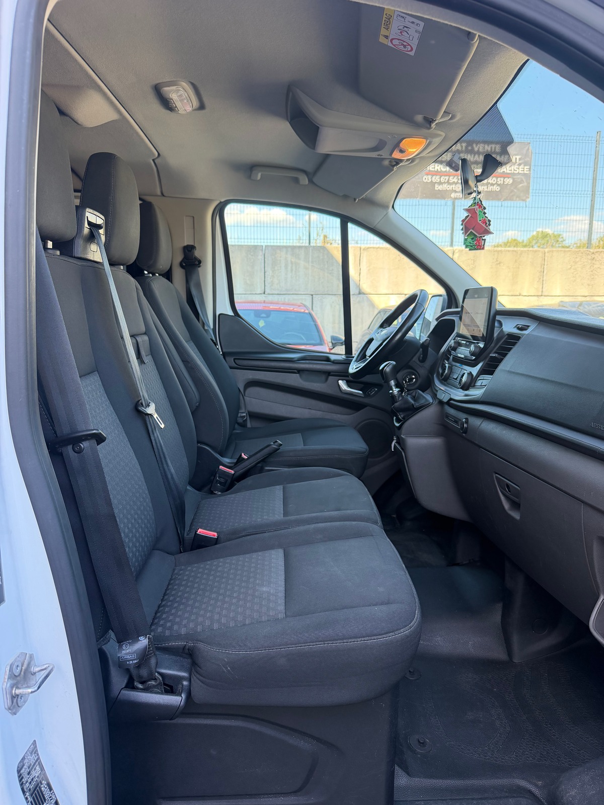 Ford TRANSIT CUSTOM 2.0 ECOBLUE 130 CH - 9 PLACES - ATTELAGE