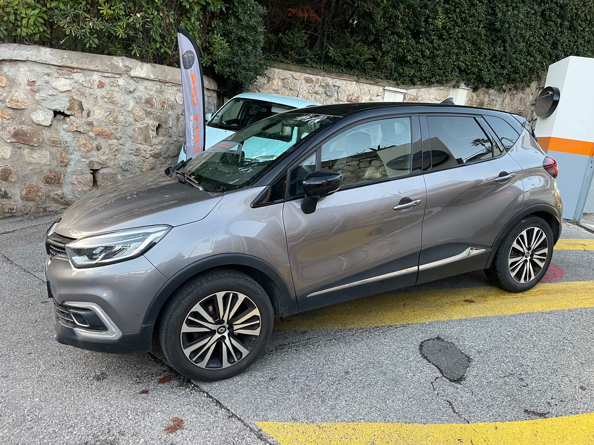 RENAULT Captur 1.5 DCI 110 CV / Initiale Paris /Phase 2 / Pack Bose /Attelage / Caméra /