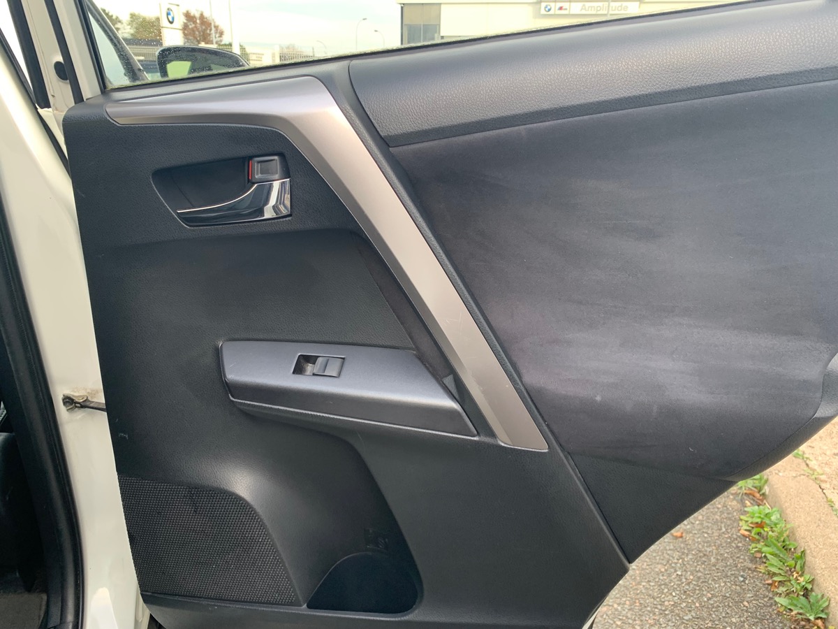 Toyota RAV4 143 | DESIGN | D-4D | 2WD | GPS | Caméra recul | Sièges avant sport | Régulateur vitesse