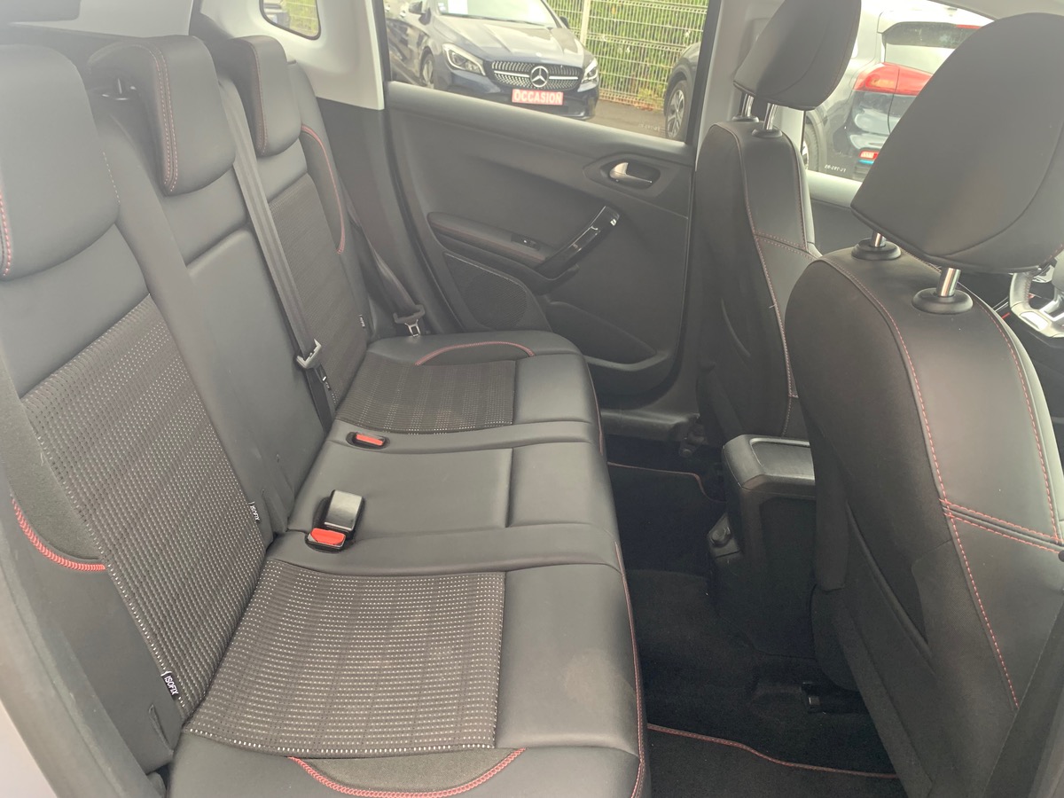 Peugeot 2008 GT LINE | 120 CHEVAUX | Caméra recul | Boite Automatique |  Garantie 20/12/2025