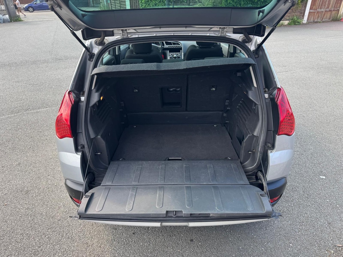Peugeot 3008 1.6 HDI PREMIUM PACK