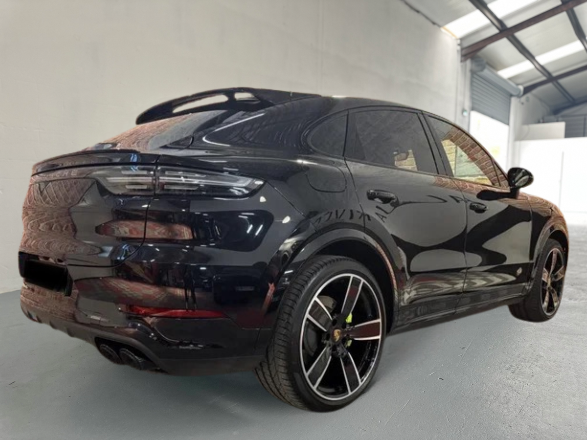 Porsche Cayenne Coupé 3.0 V6 E-HYBRID 462cv