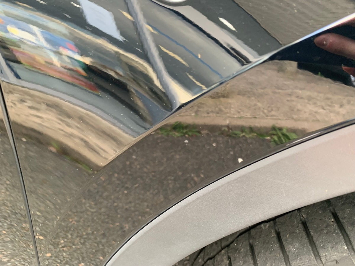 Tesla Model Y 275 chevaux | Premiére MAIN | Standard | Toit panoramique | Cuir | Siéges électriques