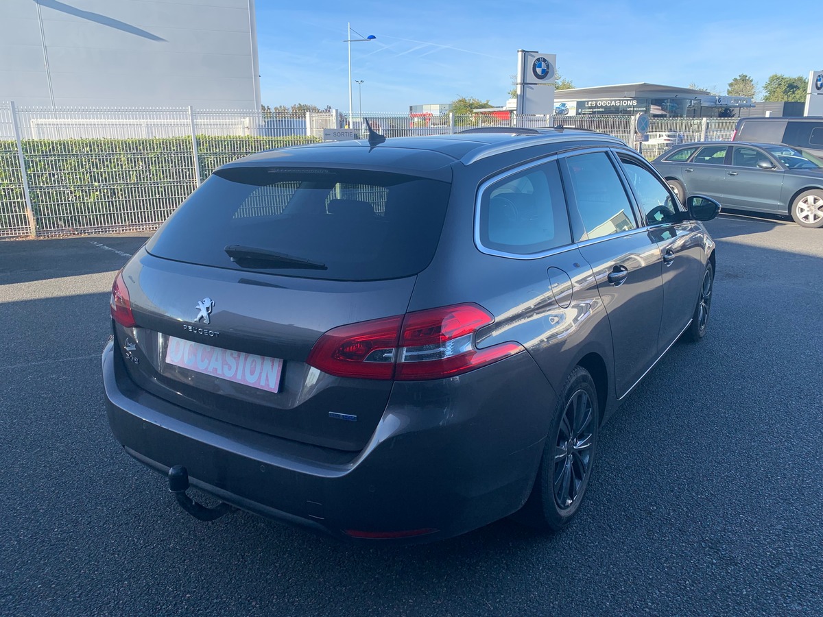 Peugeot 308 115 chevaux | Toit panoramique | Régulateur de vitesse | GPS | Attelage