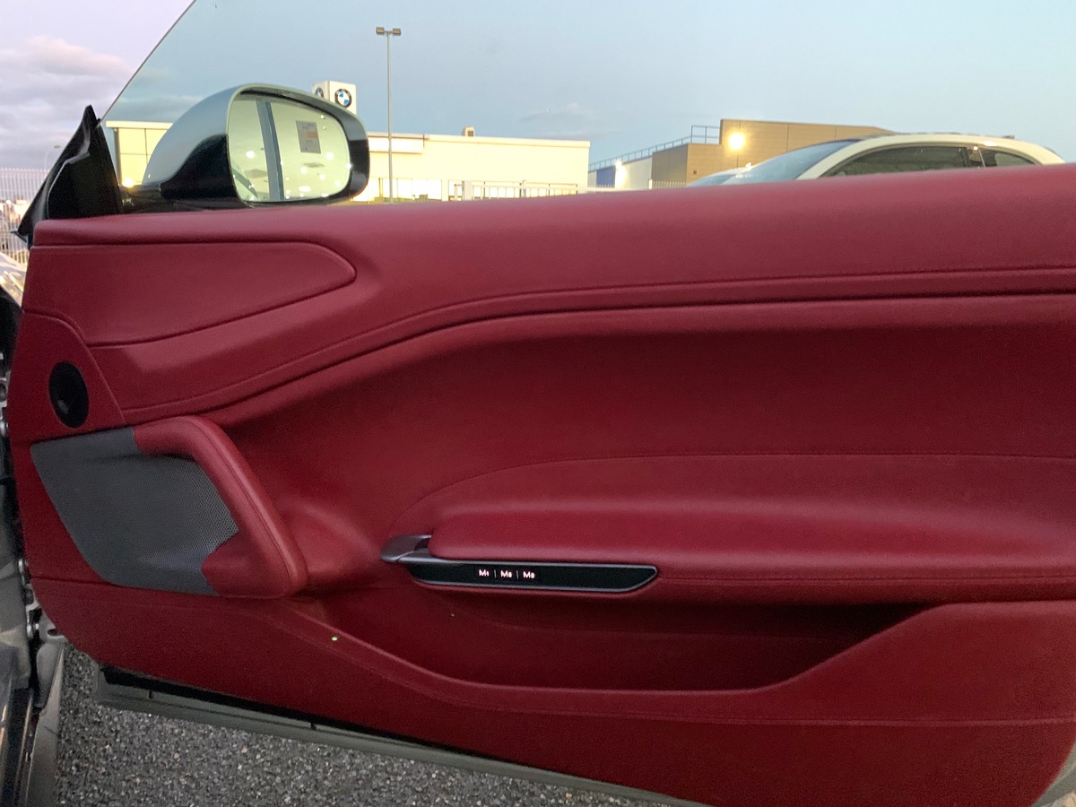 Ferrari GTC4LUSSO T 610 ch | V8 3.9 | Dernière révision constructeur à 22209 kms en 02/2025