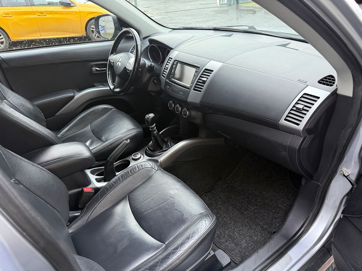 Mitsubishi Outlander 2.2 DI-D 177 CV intense 7 places 4XCBLue