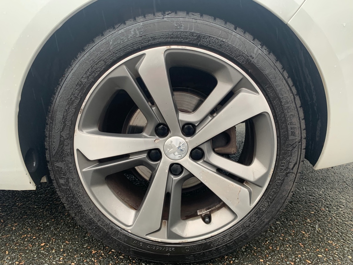 Peugeot 308 SW 130 ch | Allure | Régulateur vitesse | Mirror Screen | Attelage | Radars stationnement