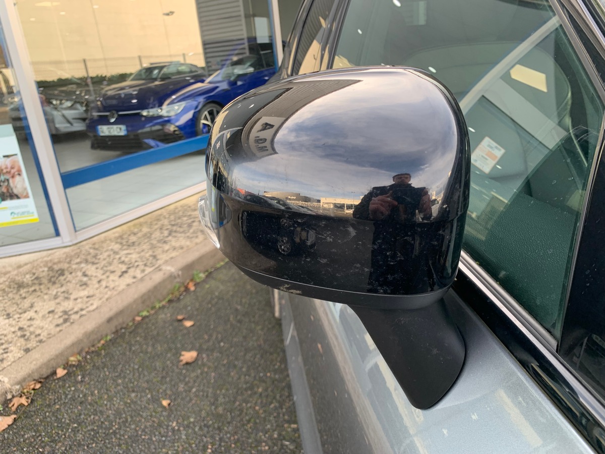 Volvo XC60 197 ch | R-design | Châssis Sport | Jantes Alu 21'' | Sièges Sport | Coffre électrique