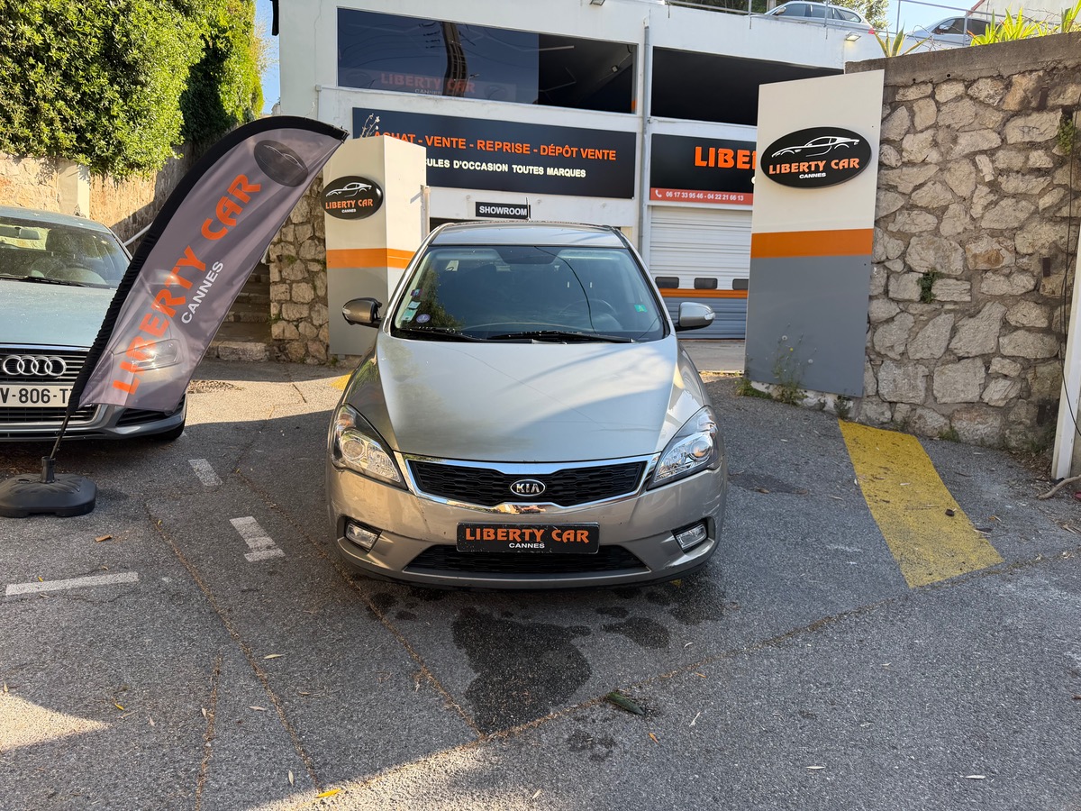 Kia Ceed 1.6 i 125 CV / 1er Main / Embrayage Neuf / Moteur à Chaine / Clim /5 Portes