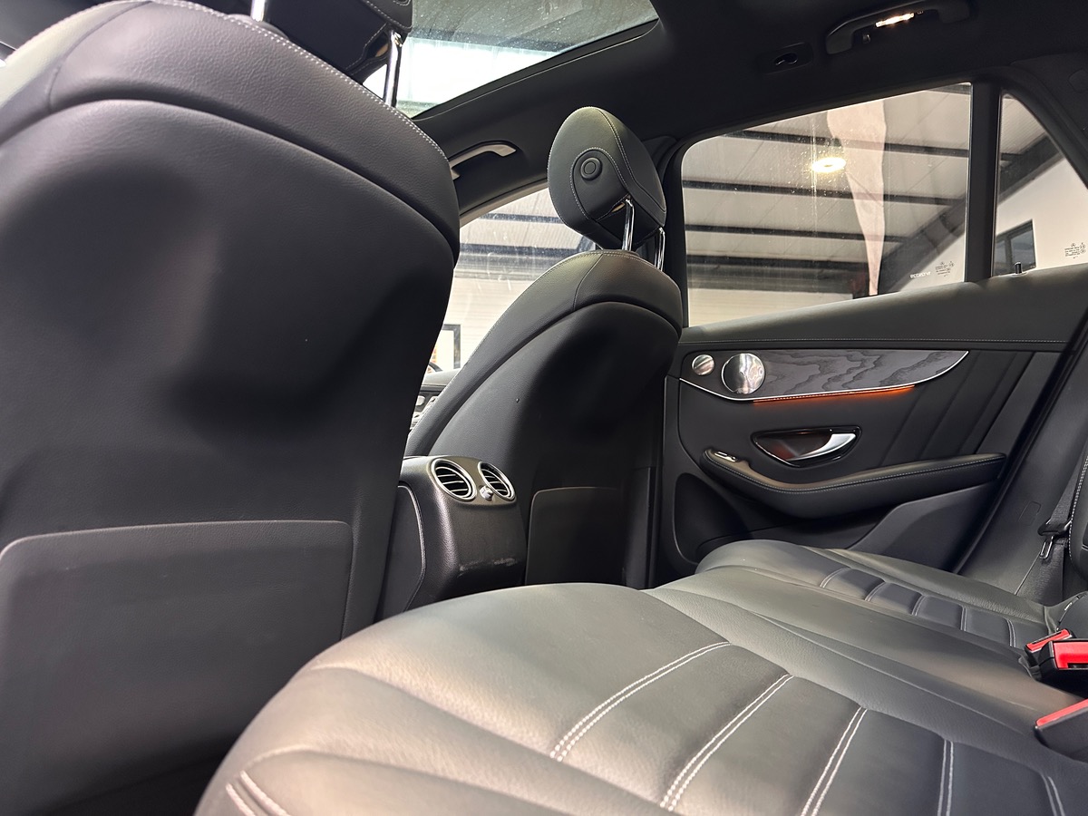 Mercedes-Benz Classe GLC 300 Fascination 4MATIC AMG 9G-Tronic - 1ère Main - Attelage - Options +++
