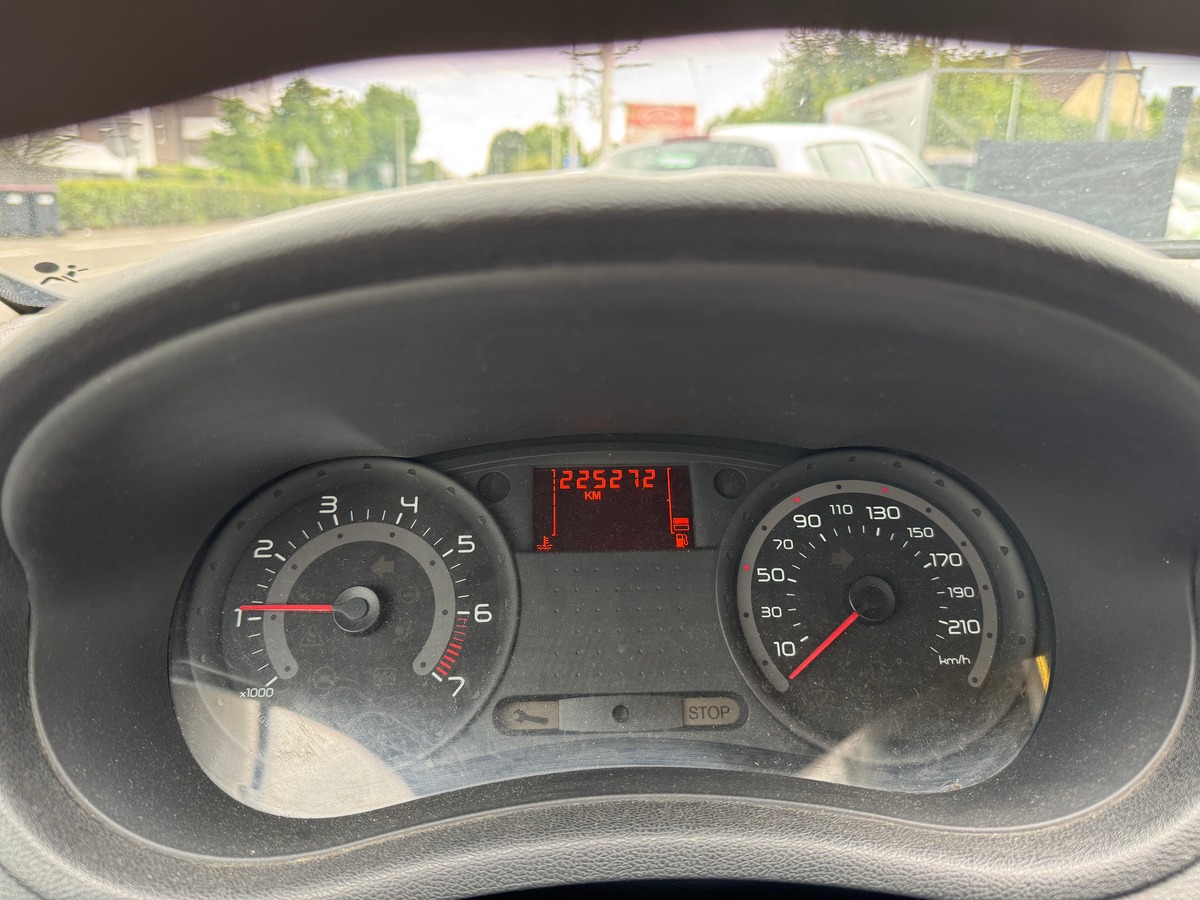 RENAULT Clio 1.2i 16v 75 AUTHENTIQUE