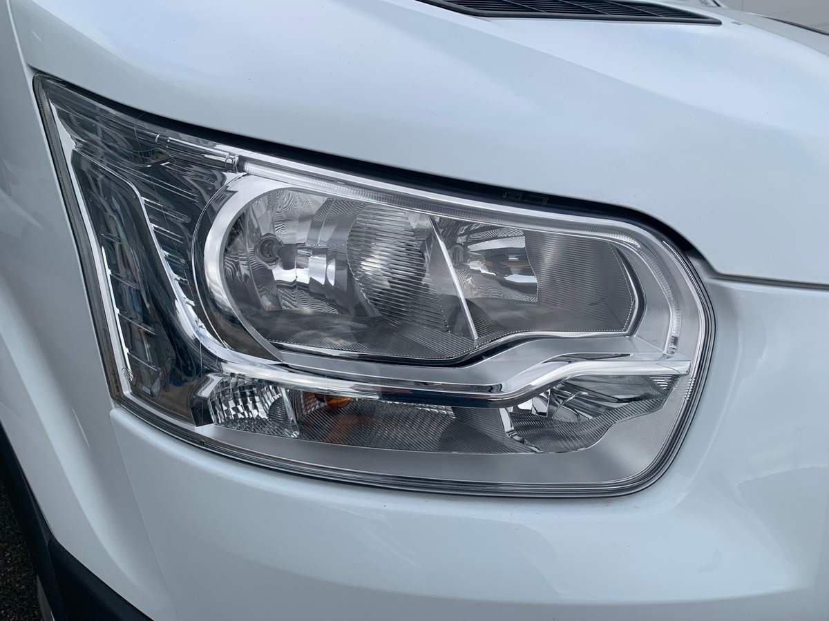 Ford TRANSIT 130 ch | Attelage | Régulateur de vitesse | Bluetooth | Plancher bois et latérale