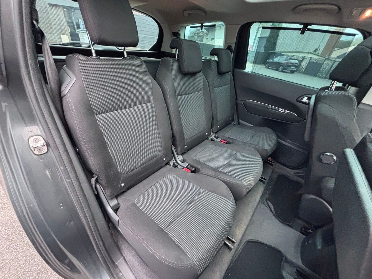 Peugeot 5008 7 places 1.6 HDi 110 Premium Pack - Distribution neuve - Garantie
