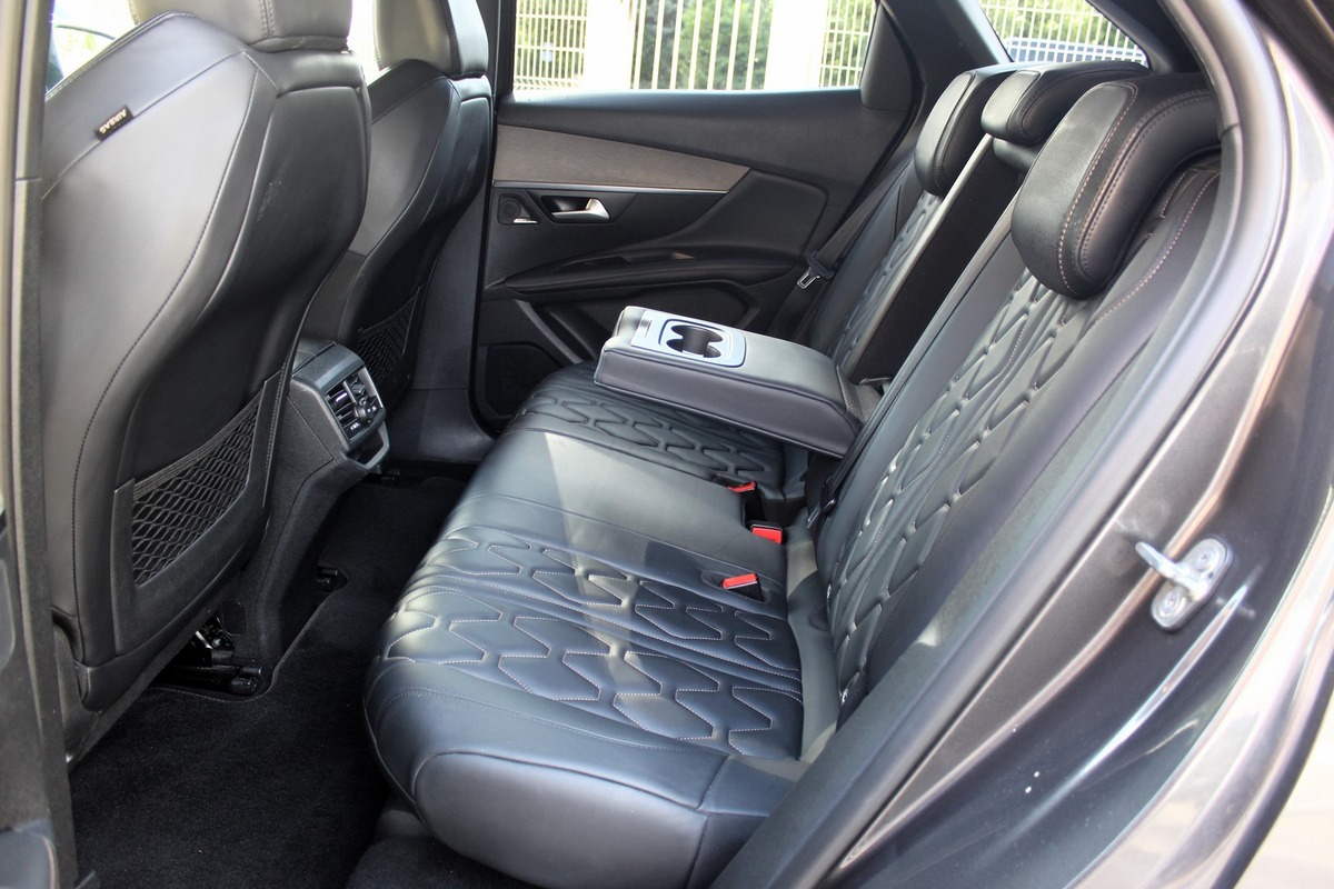 Peugeot 3008 II 2.0 BLUEHDI 180 ch GT EAT6 + CARPLAY + CUIR