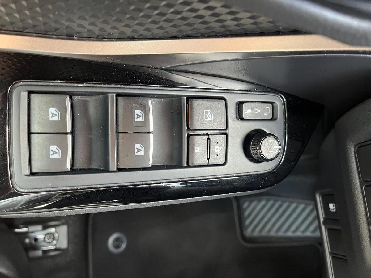 Toyota C HR 1.8 HYBRIDE 122ch COLLECTION, Cuir Alcantara, Sièges chauffants, Caméra de recul, JBL