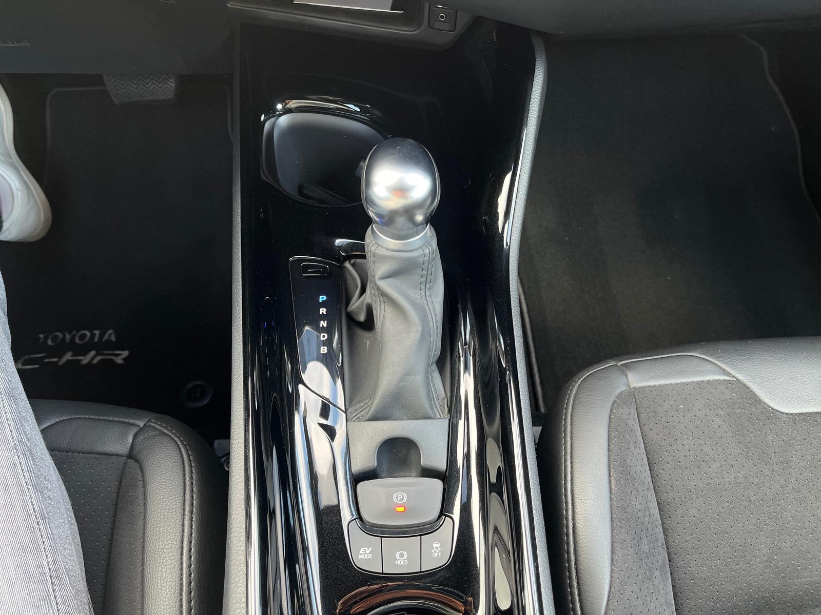Toyota C HR 1.8 HYBRIDE 122ch COLLECTION, Cuir Alcantara, Sièges chauffants, Caméra de recul, JBL