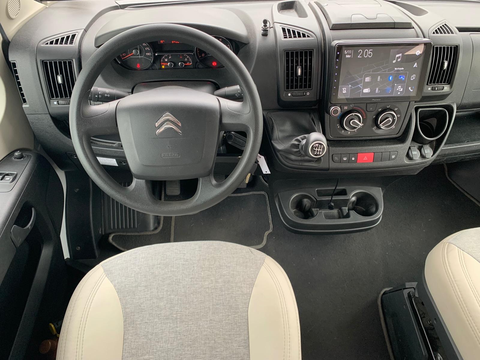 Capron A 140 ch | CAMERA DE RECUL |  LITS SUPPERPOSES | STORE EXTERIEUR | Climatisation manuelle