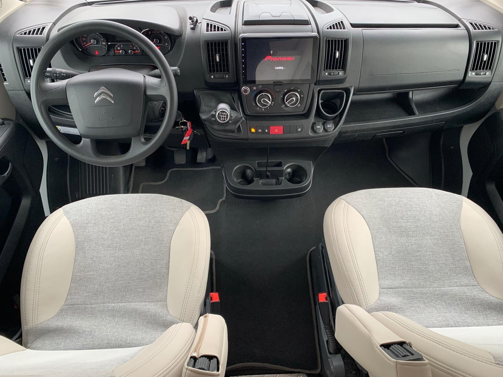 Capron A 140 ch | CAMERA DE RECUL |  LITS SUPPERPOSES | STORE EXTERIEUR | Climatisation manuelle