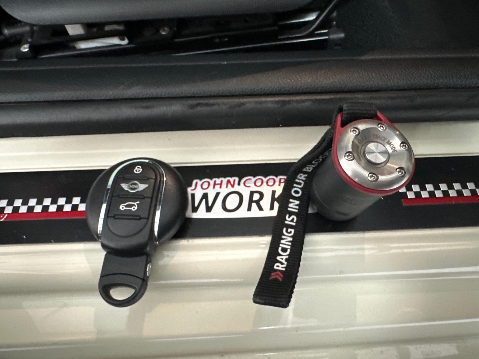 Mini Cooper III (F56) 2.0 231cv JCW BVA6 Harman Kardon / Toit Ouvrant / Echappement Sport