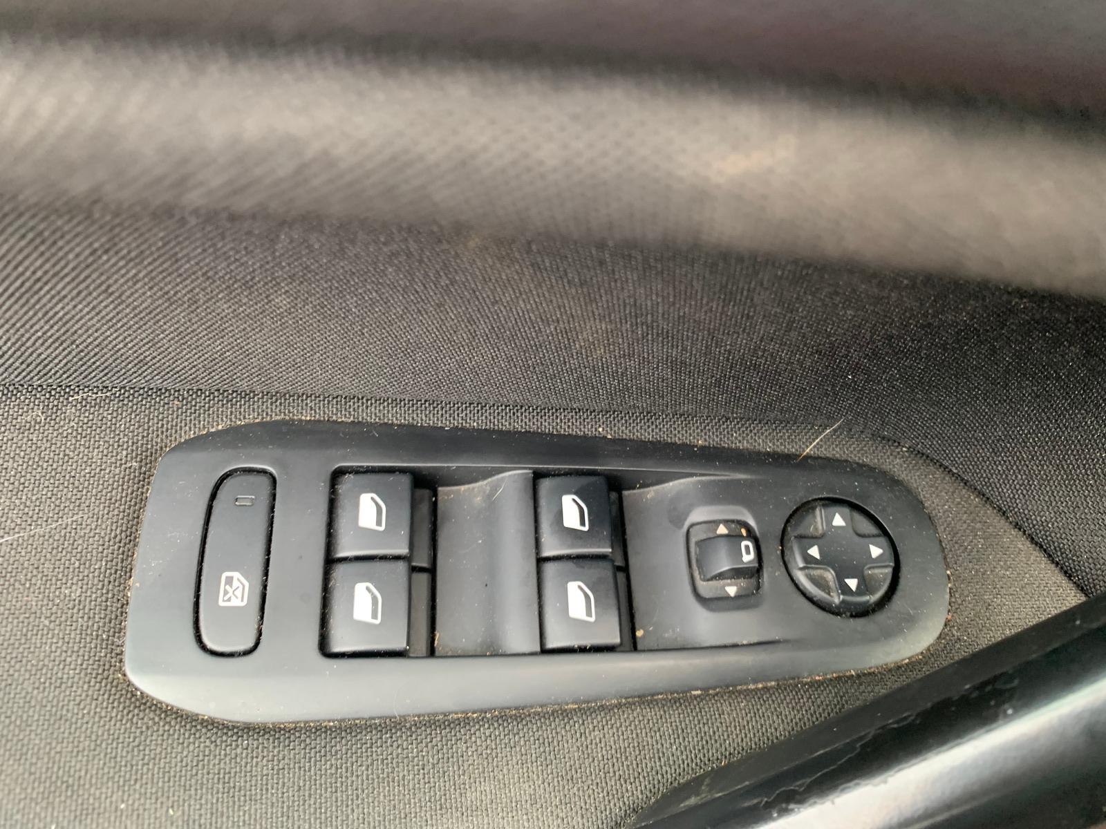 Peugeot 308 100 ch | Pack Attelage | Régulateur vitesse | Jantes Alu | Radar stationnement arriére