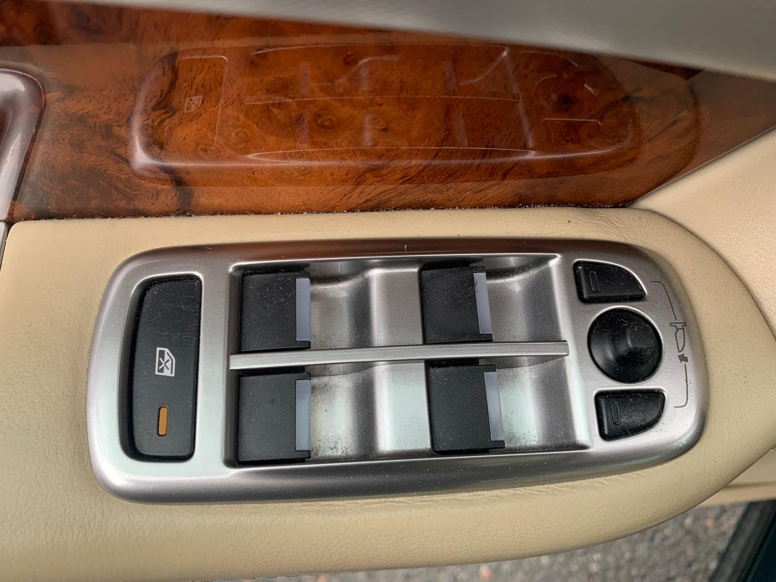 Jaguar XF 240 ch | V6 | R-Sport | Caméra recul | Sièges sport | Régulateur vitesse | GPS | Bluetooth