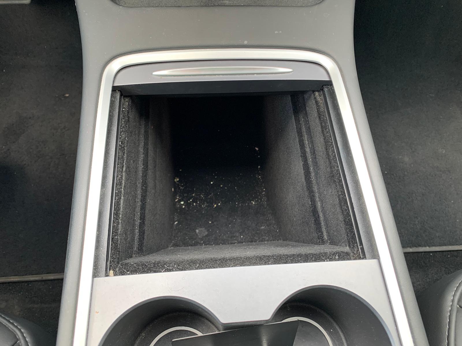 Tesla Model Y 275 chevaux | Premiére MAIN | Standard | Toit panoramique | Cuir | Siéges électriques